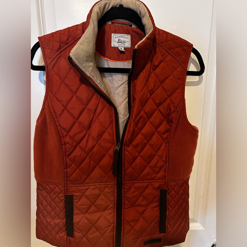 Cute, lightweight Bass vest. Rust colored. Never worn.
